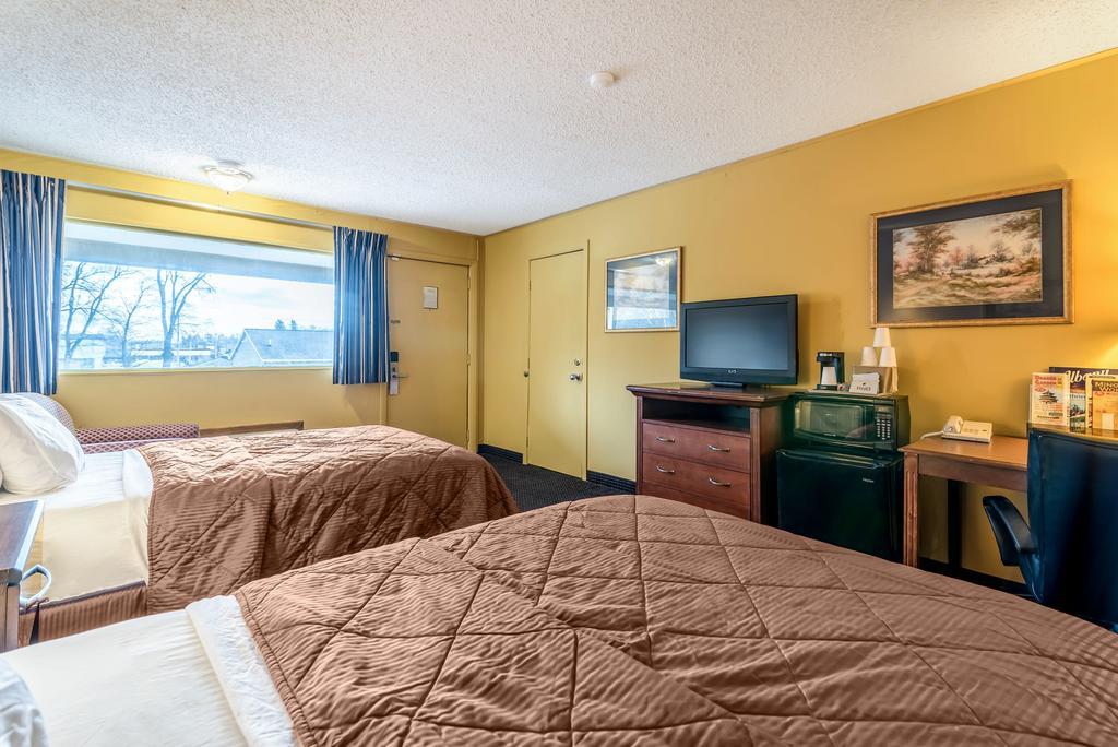 Red Carpet Inn & Suites Albany Airport Exterior photo