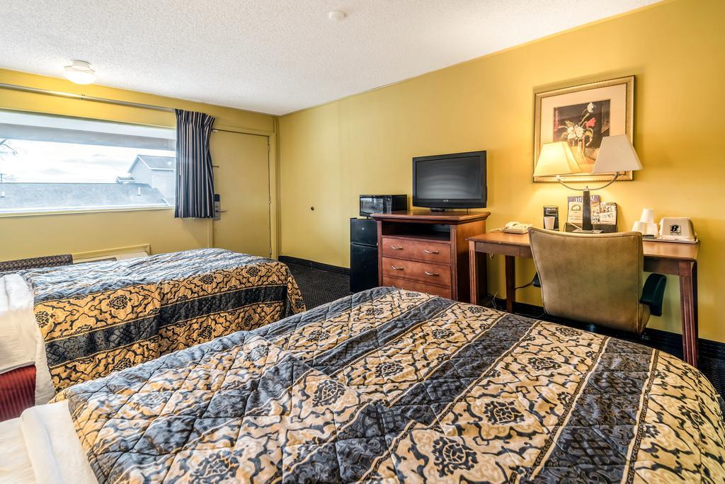 Red Carpet Inn & Suites Albany Airport Exterior photo
